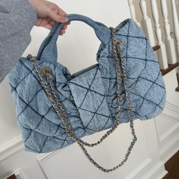 Chanel Washed Denim Bow Bag Zipper Tote Fall Winter 2025/2026 - Picture 3 of 15